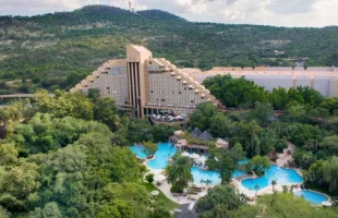 Sun City Resort, South Africa: A Desert Oasis of Leisure